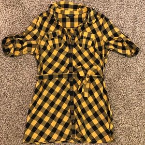 Boyfriend plaid knit tee with tie Size M